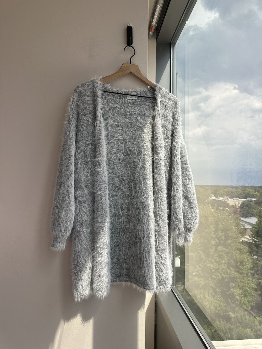 Gentle Fawn Light Gray Fuzzy Eyelash Knit Cardigan Sz L